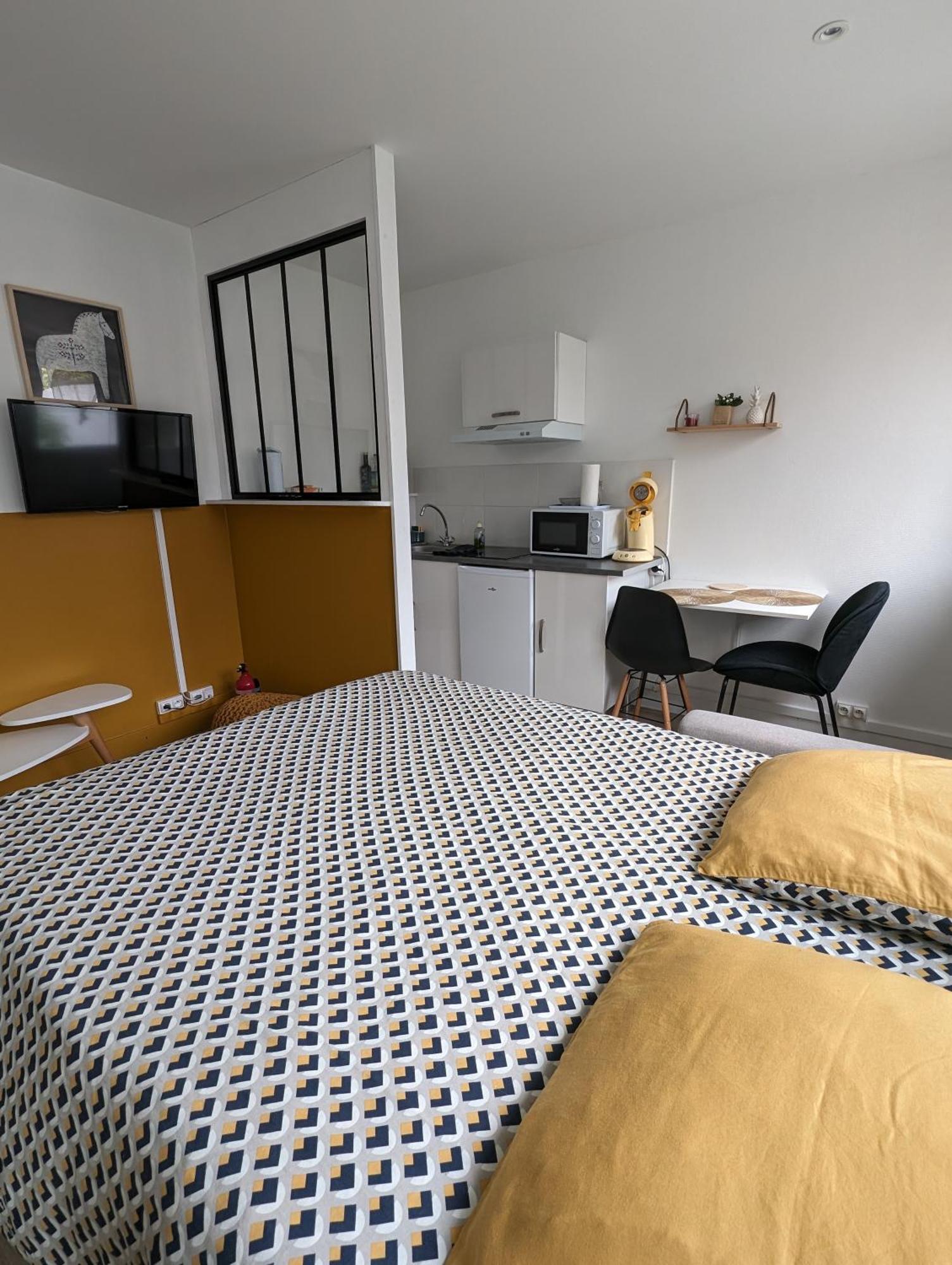 Stockholm- Studio Serenite Avec Jardin Charleville-Mézières Εξωτερικό φωτογραφία